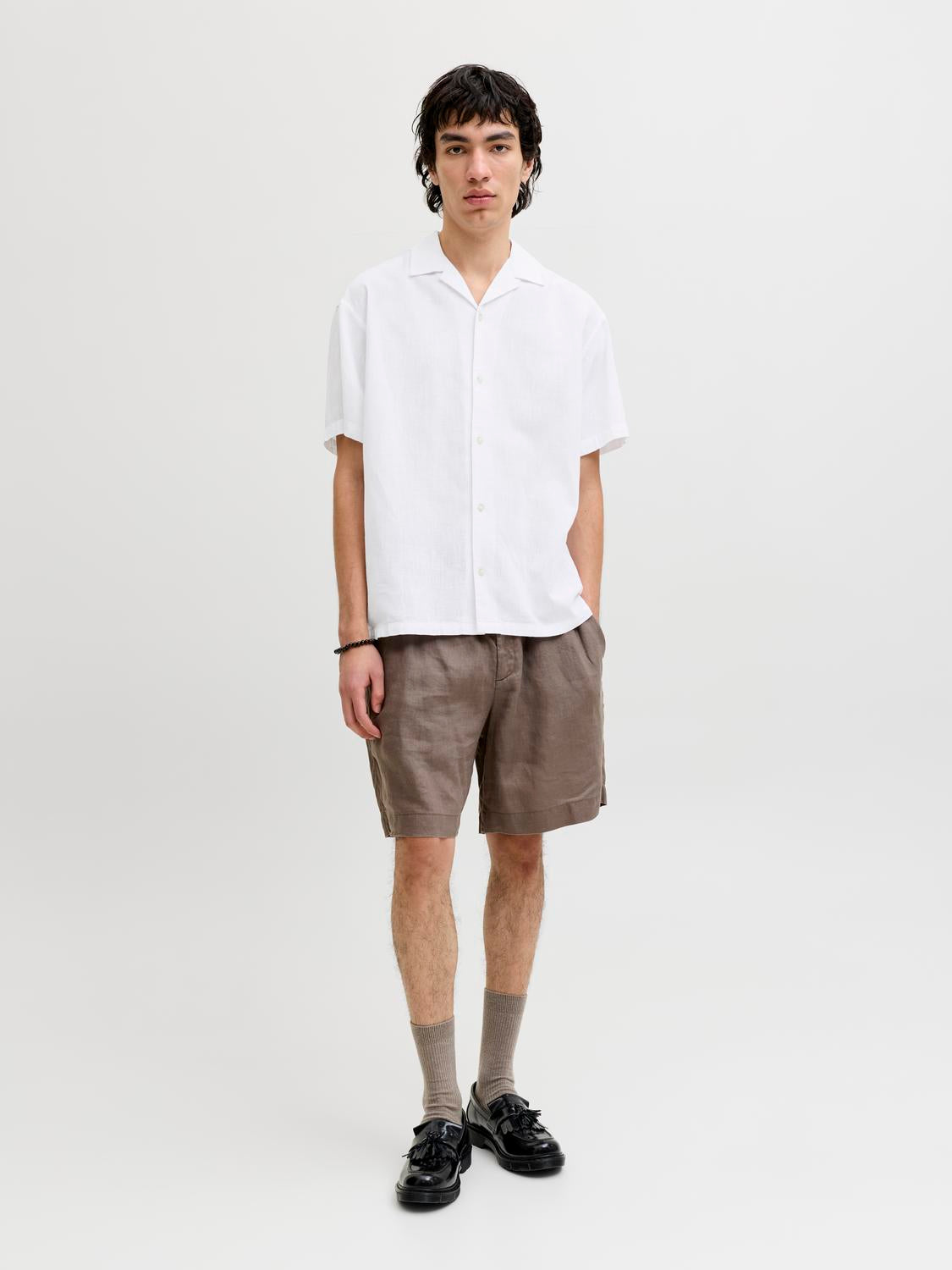 model_shot-front_full
